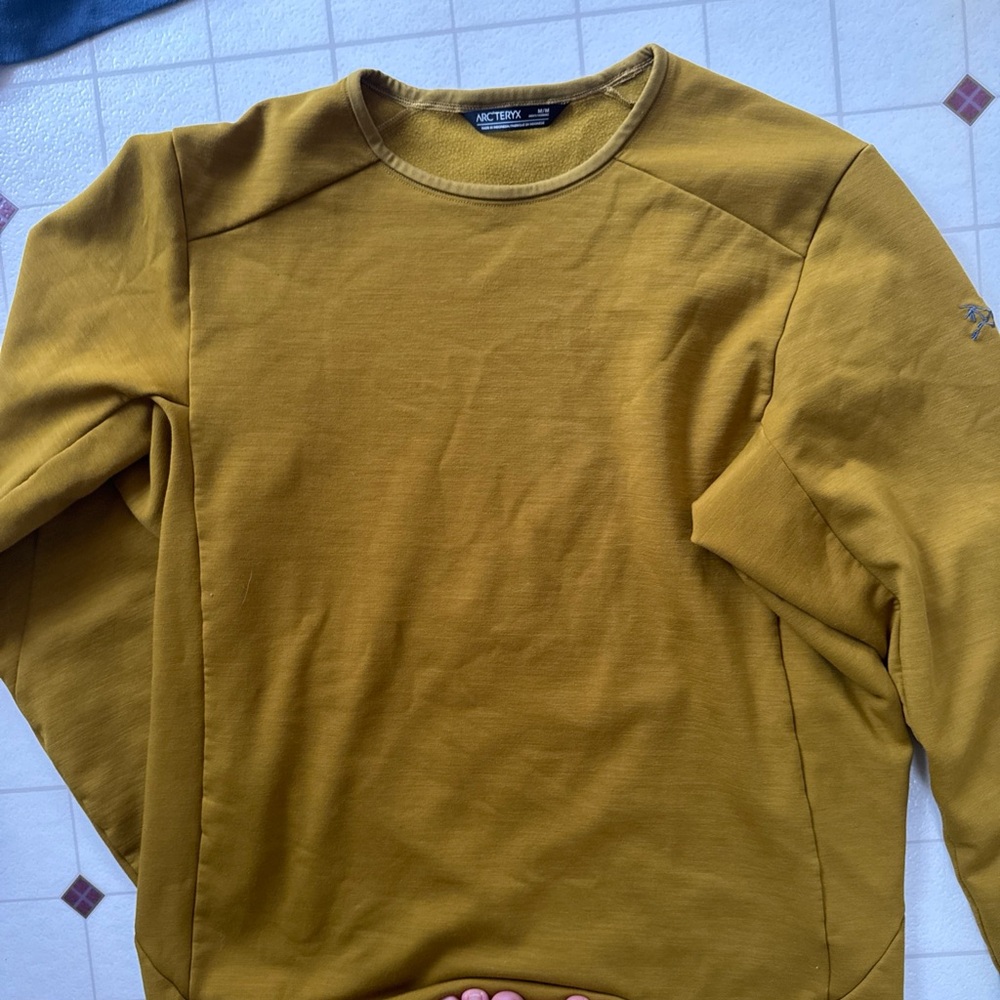 Arc’teryx men’s base layer size medium